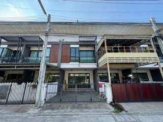 For sale 1 bed townhouse in Ban Bueng, Chonburi