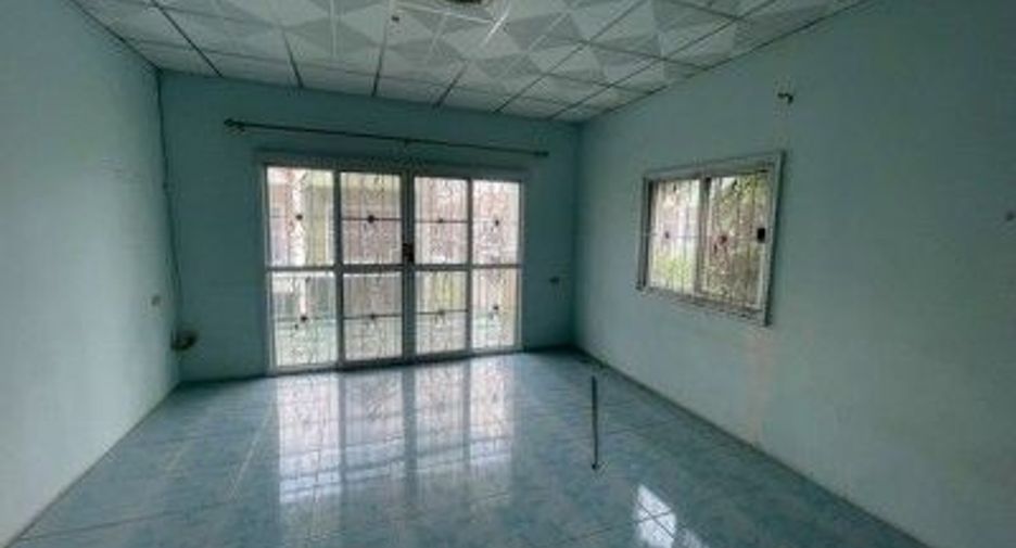 For sale 1 bed townhouse in Ban Bueng, Chonburi