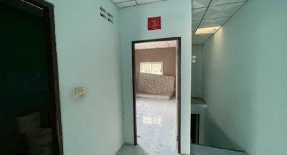 For sale 1 bed townhouse in Ban Bueng, Chonburi