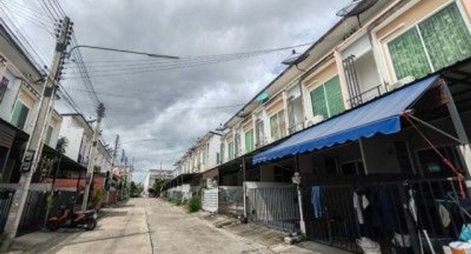 For sale 1 bed townhouse in Ban Bueng, Chonburi