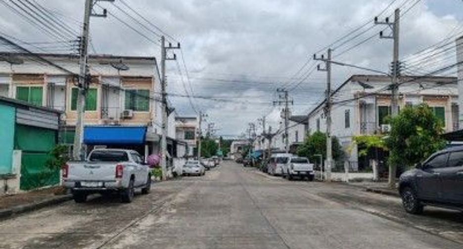 For sale 1 bed townhouse in Ban Bueng, Chonburi