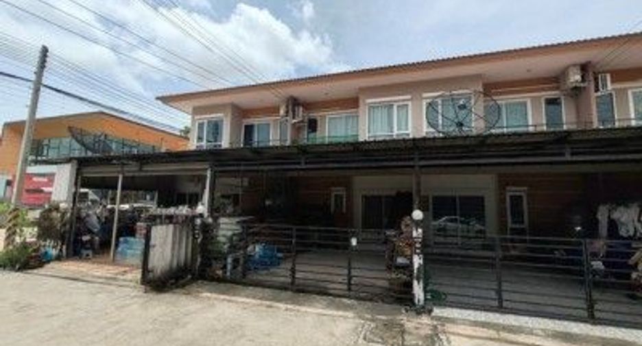 For sale 1 bed townhouse in Ban Bueng, Chonburi