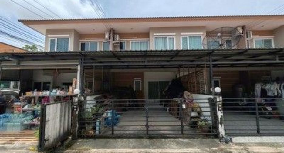 For sale 1 bed townhouse in Ban Bueng, Chonburi
