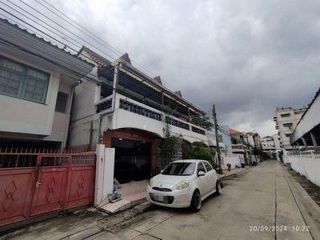 For sale 1 bed townhouse in Huai Khwang, Bangkok