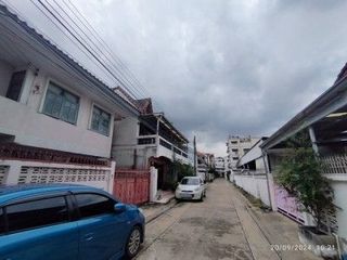 For sale 1 bed townhouse in Huai Khwang, Bangkok