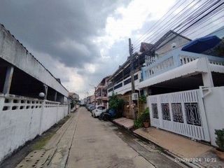 For sale 1 bed townhouse in Huai Khwang, Bangkok