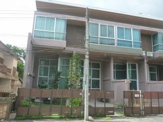 出售 1 卧室 联排别墅 在 Hat Yai, Songkhla