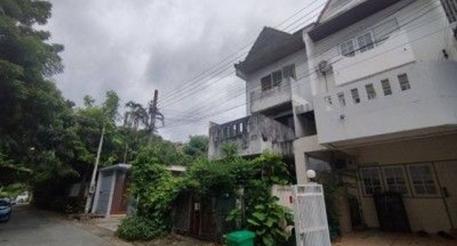 À vendre 1 chambre maison de ville à Suan Luang, Bangkok