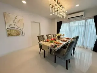 Casa en alquiler y en venta de 4 habitaciones en Bang Phli, Samut Prakan