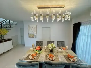 Casa en alquiler y en venta de 4 habitaciones en Bang Phli, Samut Prakan