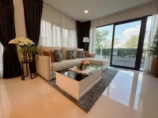 Casa en alquiler y en venta de 4 habitaciones en Bang Phli, Samut Prakan