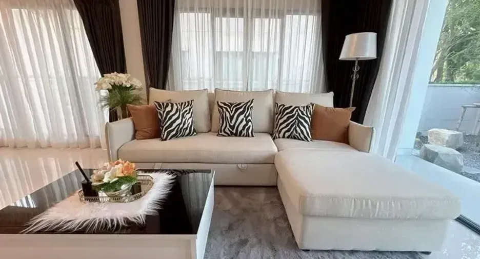 Casa en alquiler y en venta de 4 habitaciones en Bang Phli, Samut Prakan
