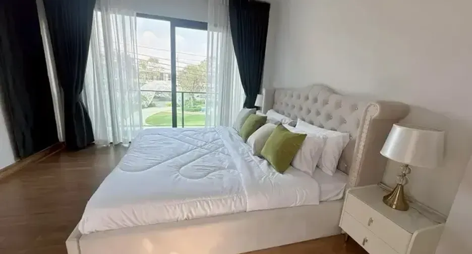 Casa en alquiler y en venta de 4 habitaciones en Bang Phli, Samut Prakan