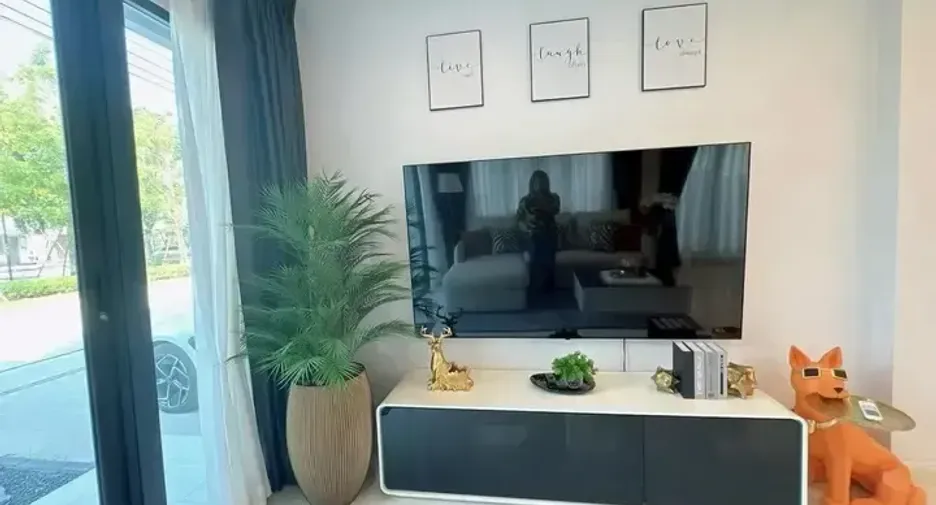 Casa en alquiler y en venta de 4 habitaciones en Bang Phli, Samut Prakan