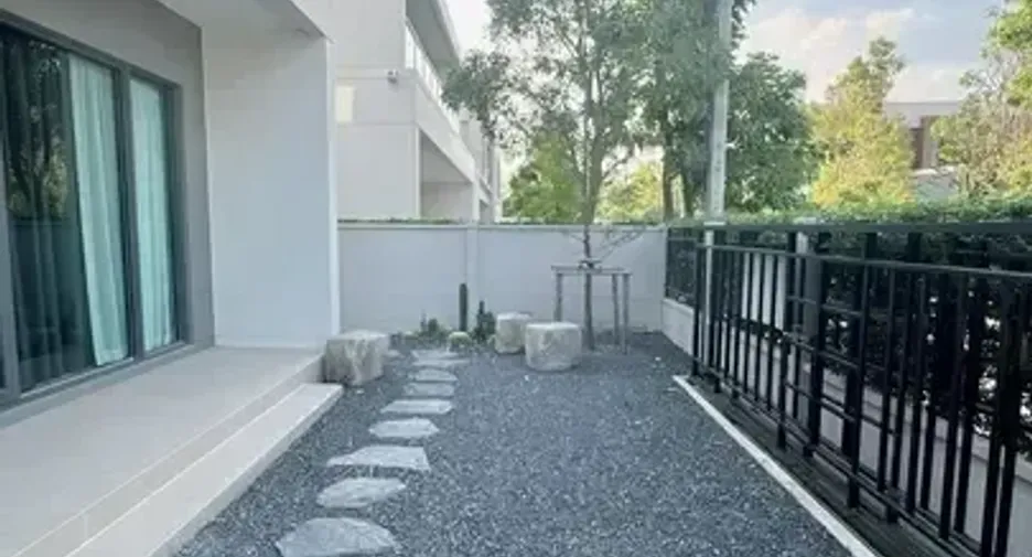 Casa en alquiler y en venta de 4 habitaciones en Bang Phli, Samut Prakan