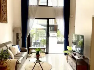 出租 3 卧室 联排别墅 在 Suan Luang, 曼谷