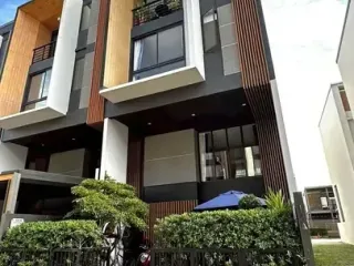 出租 3 卧室 联排别墅 在 Suan Luang, 曼谷