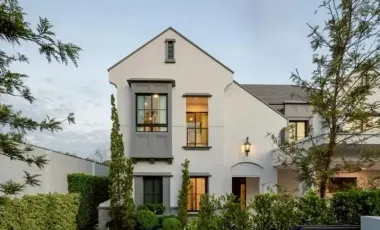 Casa en alquiler y en venta de 4 habitaciones en Saphan Sung, Bangkok