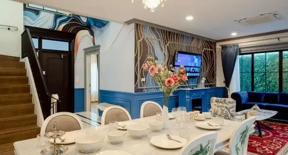 Casa en alquiler y en venta de 4 habitaciones en Saphan Sung, Bangkok