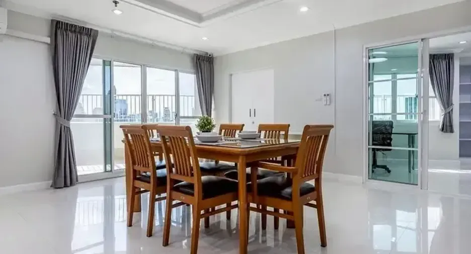 For rent 3 bedrooms condo in Watthana, Bangkok