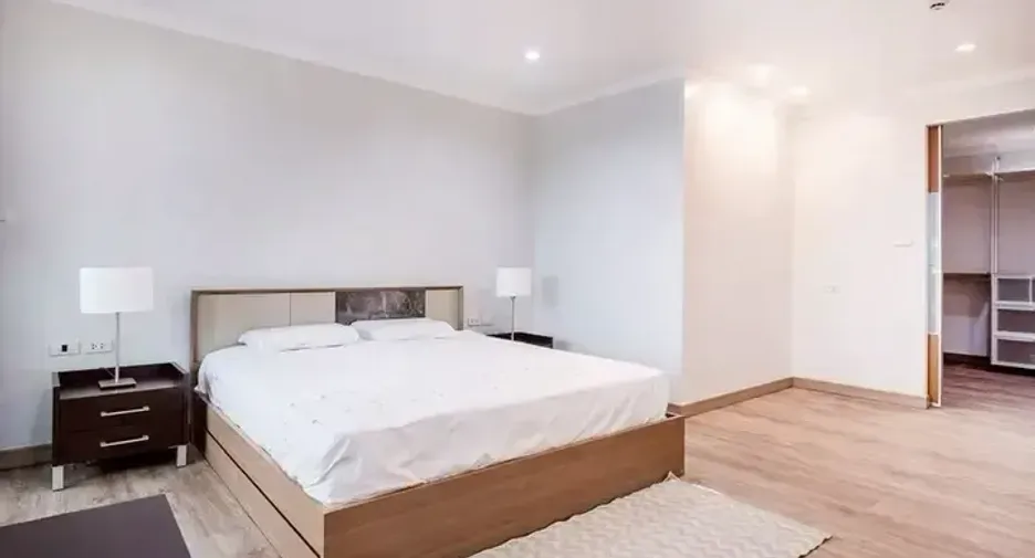 For rent 3 bedrooms condo in Watthana, Bangkok