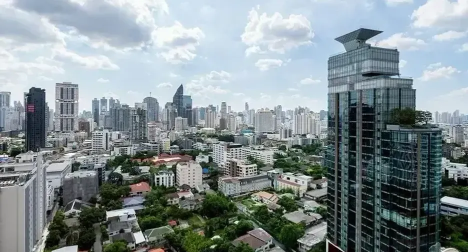 For rent 3 bedrooms condo in Watthana, Bangkok