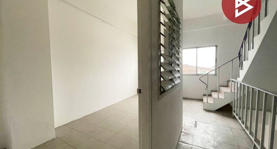 For sale 8 bedrooms retail Space in Ongkharak, Nakhon Nayok