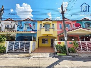 Casa adosada en venta de 2 habitaciones en Khlong Sam Wa, Bangkok