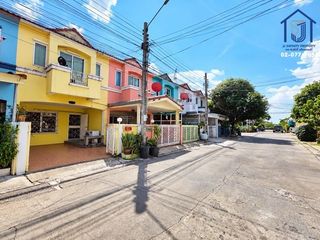 Casa adosada en venta de 2 habitaciones en Khlong Sam Wa, Bangkok