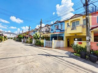 Casa adosada en venta de 2 habitaciones en Khlong Sam Wa, Bangkok