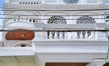 For sale 5 ベッドルーム house in Watthana, Bangkok
