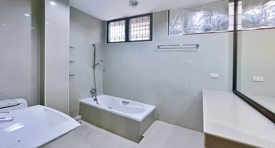 À vendre 5 chambres maison à Watthana, Bangkok