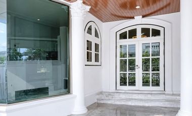 For sale 5 ベッドルーム house in Watthana, Bangkok