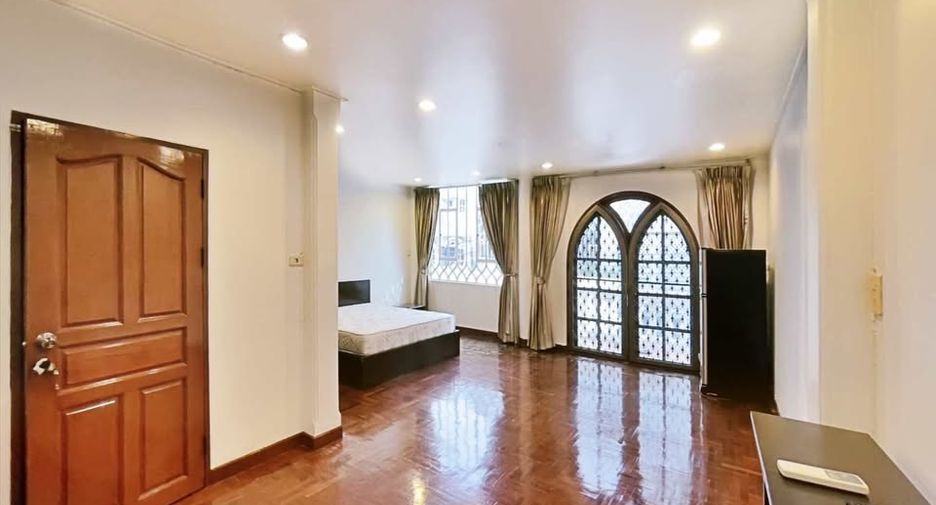À vendre 5 chambres maison à Watthana, Bangkok
