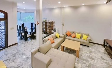 For sale 5 ベッドルーム house in Watthana, Bangkok