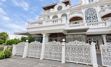 For sale 5 ベッドルーム house in Watthana, Bangkok