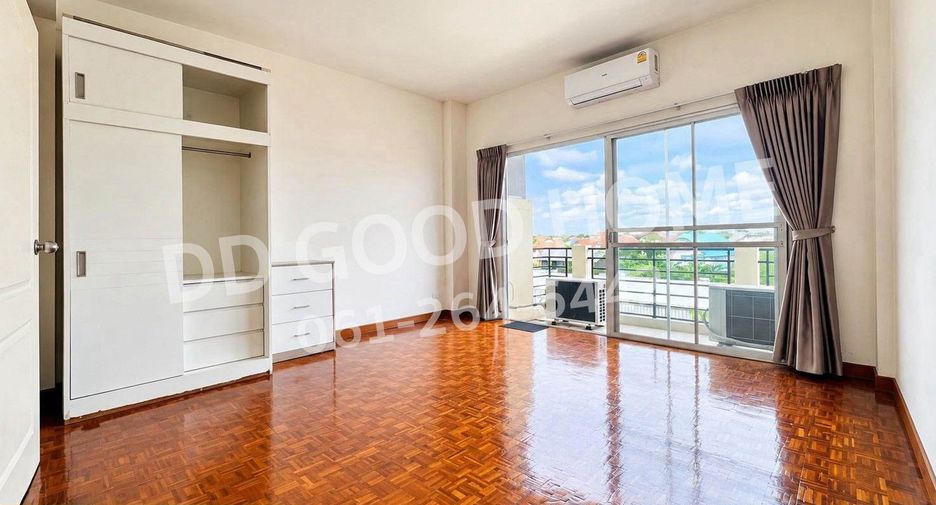 Gewerbefläche zum Kauf mit 4 Zimmer in Saphan Sung, Bangkok