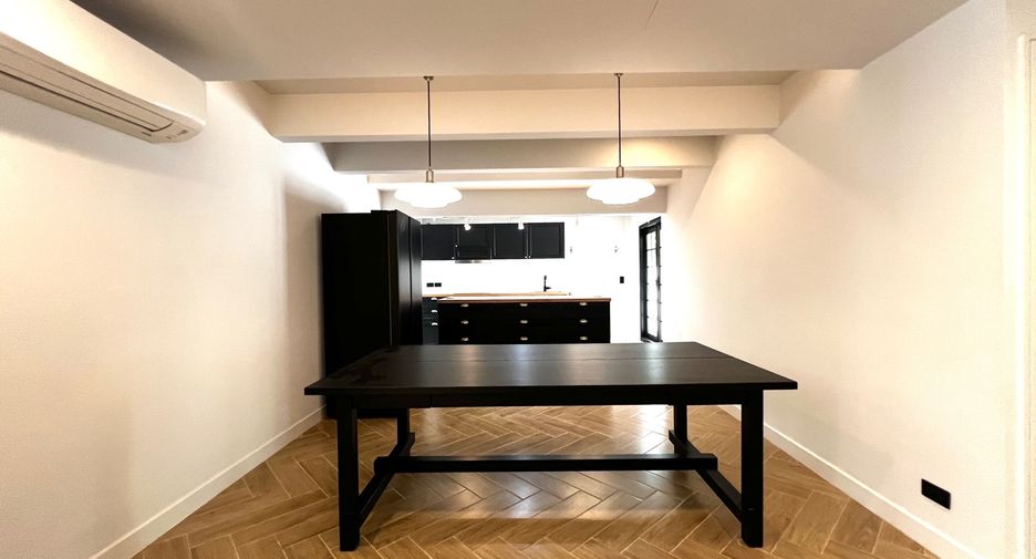 For rent 5 bedrooms house in Suan Luang, Bangkok