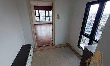 For sale 2 ベッドルーム condo in Phaya Thai, Bangkok