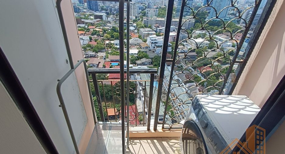 For sale 2 ベッドルーム condo in Phaya Thai, Bangkok
