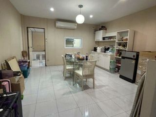 Casa adosada en venta de 2 habitaciones en Bang Kapi, Bangkok