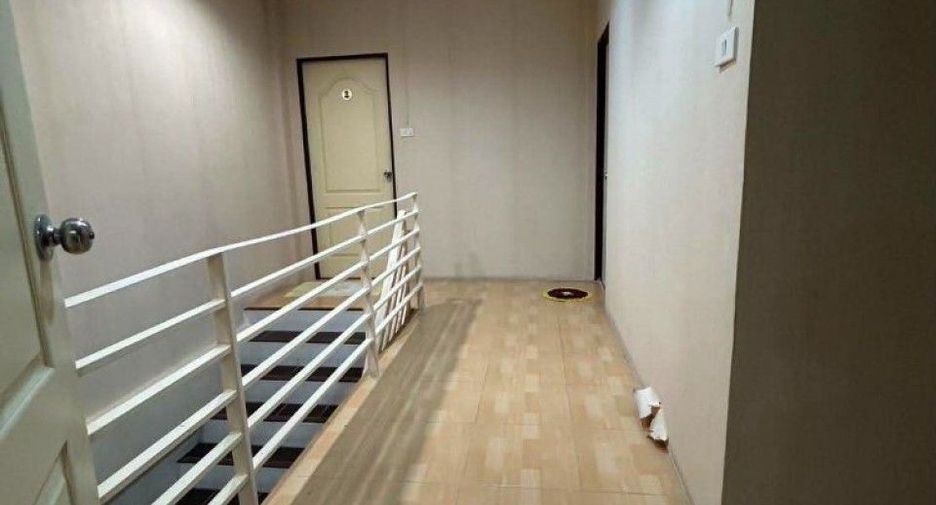 Casa adosada en venta de 2 habitaciones en Bang Kapi, Bangkok