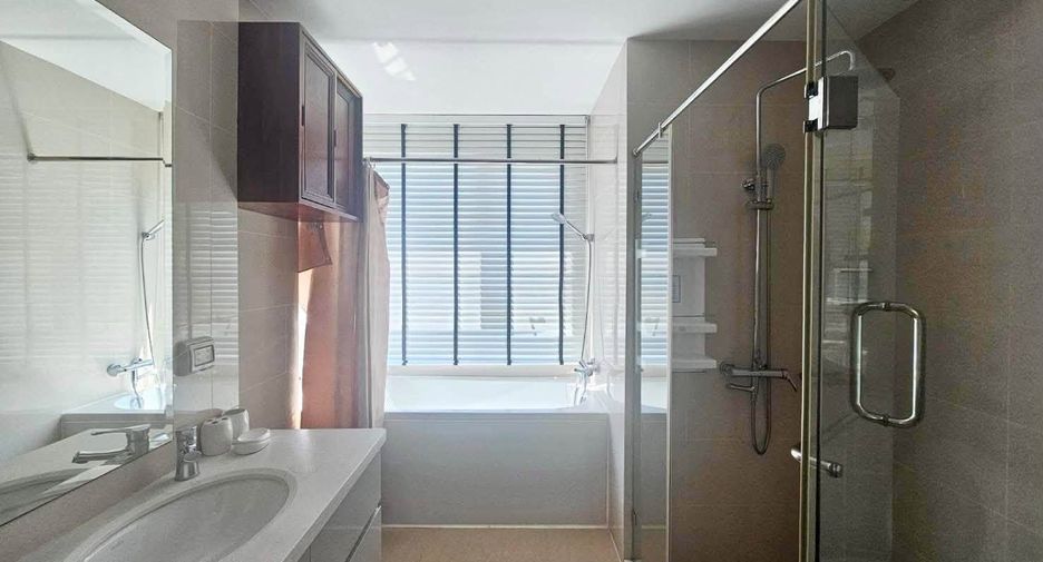 À louer 2 chambres condo à Si Racha, Chonburi