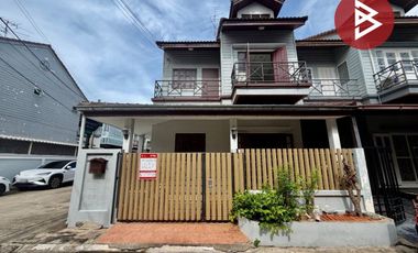 Casa adosada en venta de estudio en Bueng Kum, Bangkok
