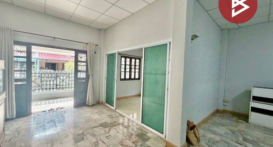 Casa adosada en venta de estudio en Bueng Kum, Bangkok