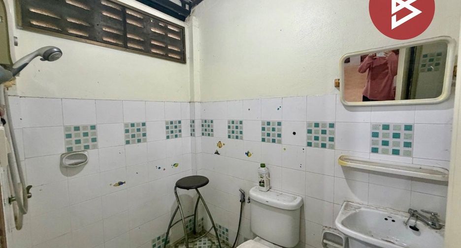 Casa adosada en venta de estudio en Bueng Kum, Bangkok