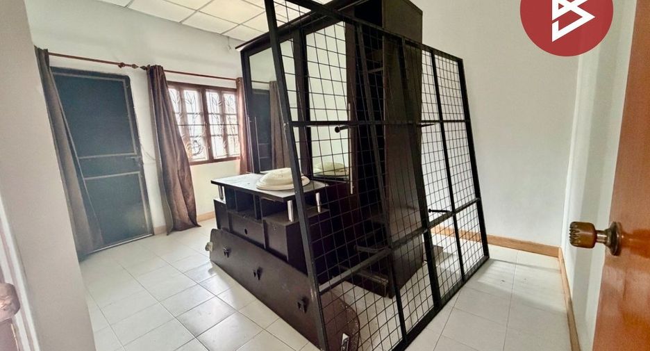 Casa adosada en venta de estudio en Bueng Kum, Bangkok