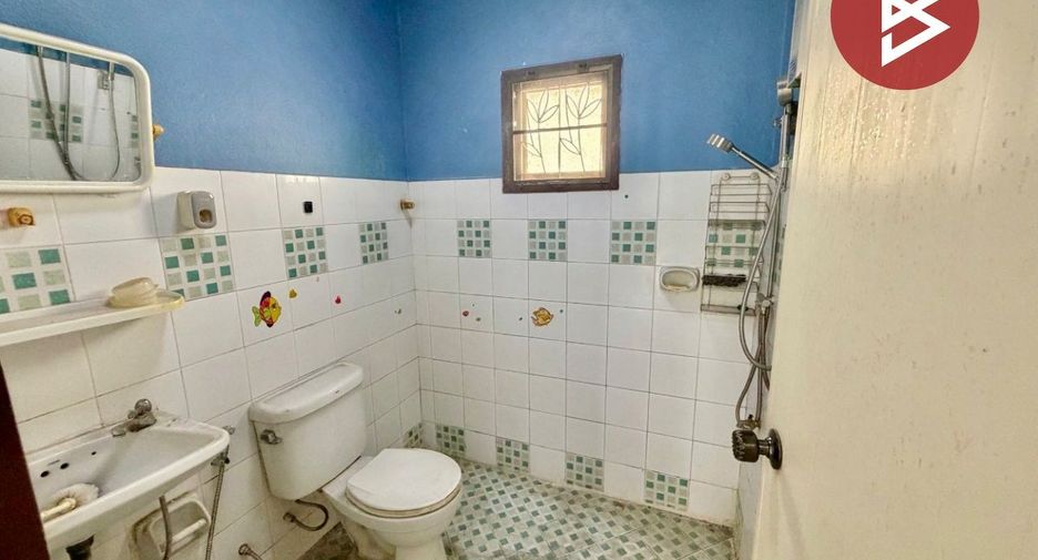 Casa adosada en venta de estudio en Bueng Kum, Bangkok