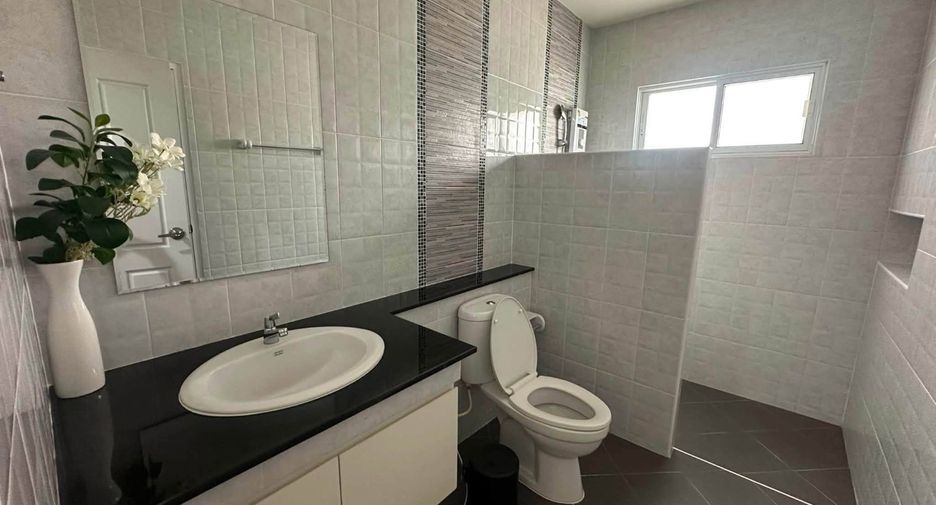 For rent 3 bedrooms house in San Kamphaeng, Chiang Mai