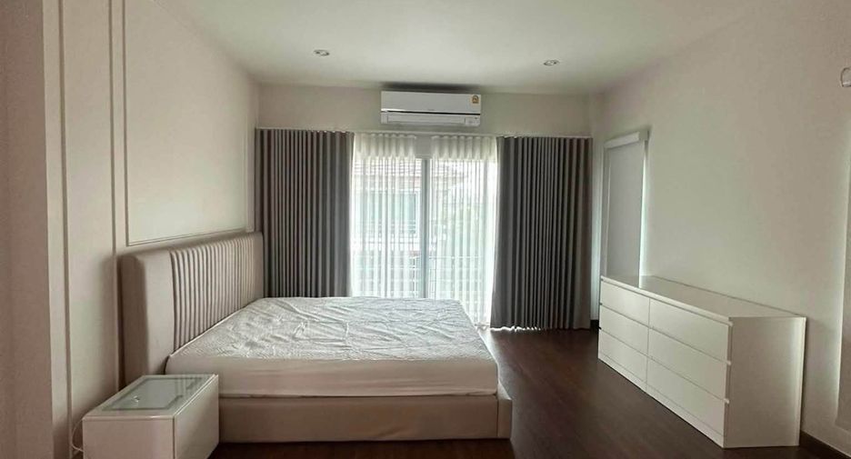 For rent 3 bedrooms house in San Kamphaeng, Chiang Mai